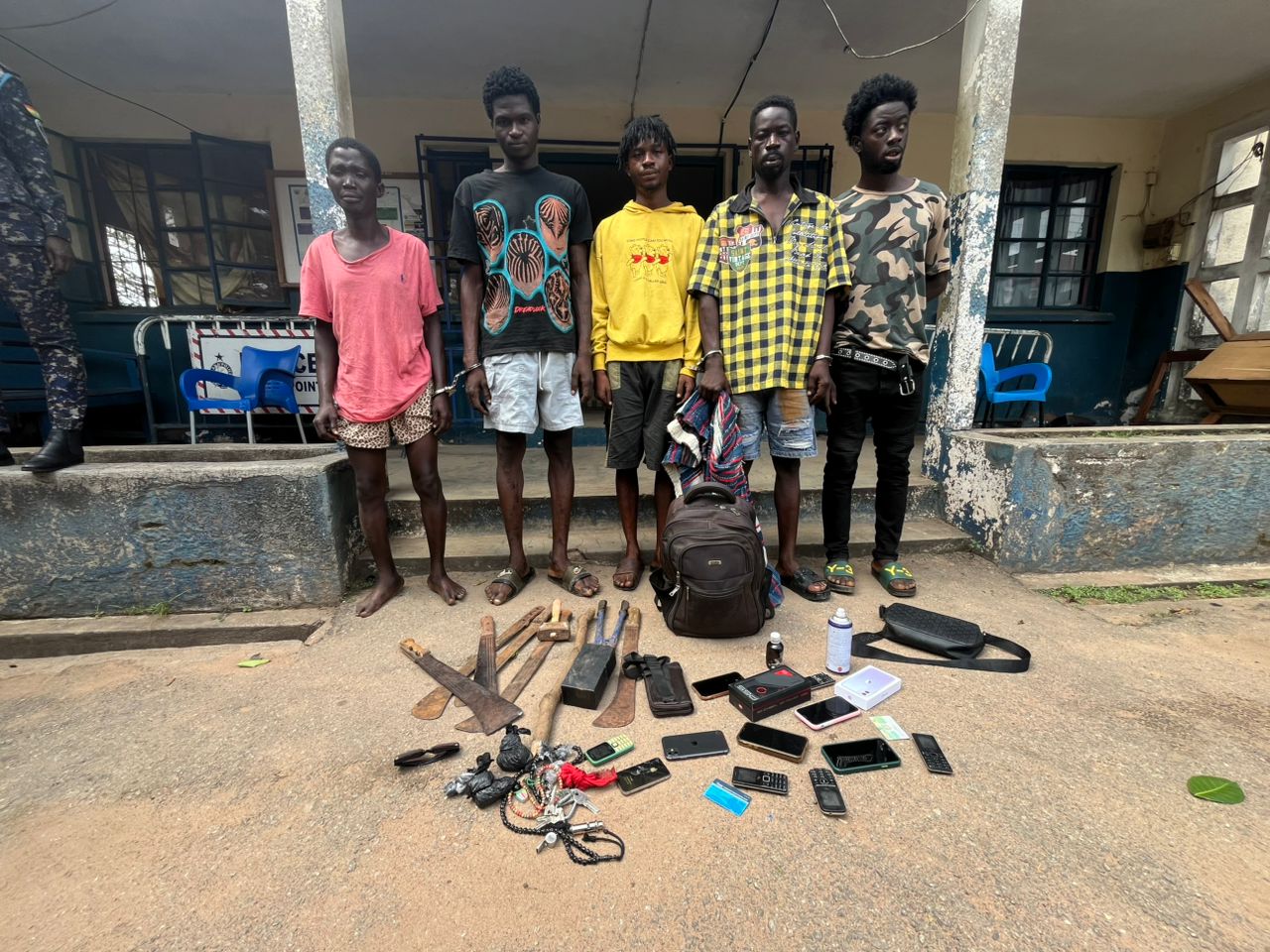 Police arrest alleged robbery Kingpin, gang members in Ashanti Region ...
